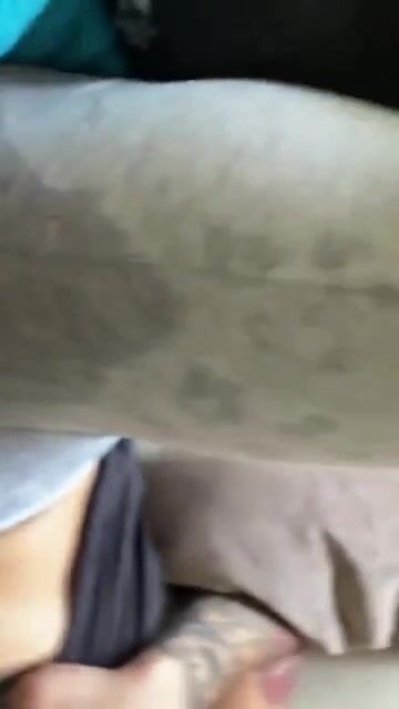 That pussy looks so hot peeking out of those leggings! Sound on!