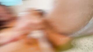 Squirting: Bathtub MILF Squirt…got the phone…my bad.???????? #2